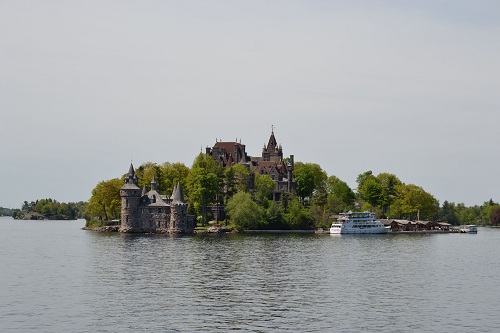 Un château sur son île